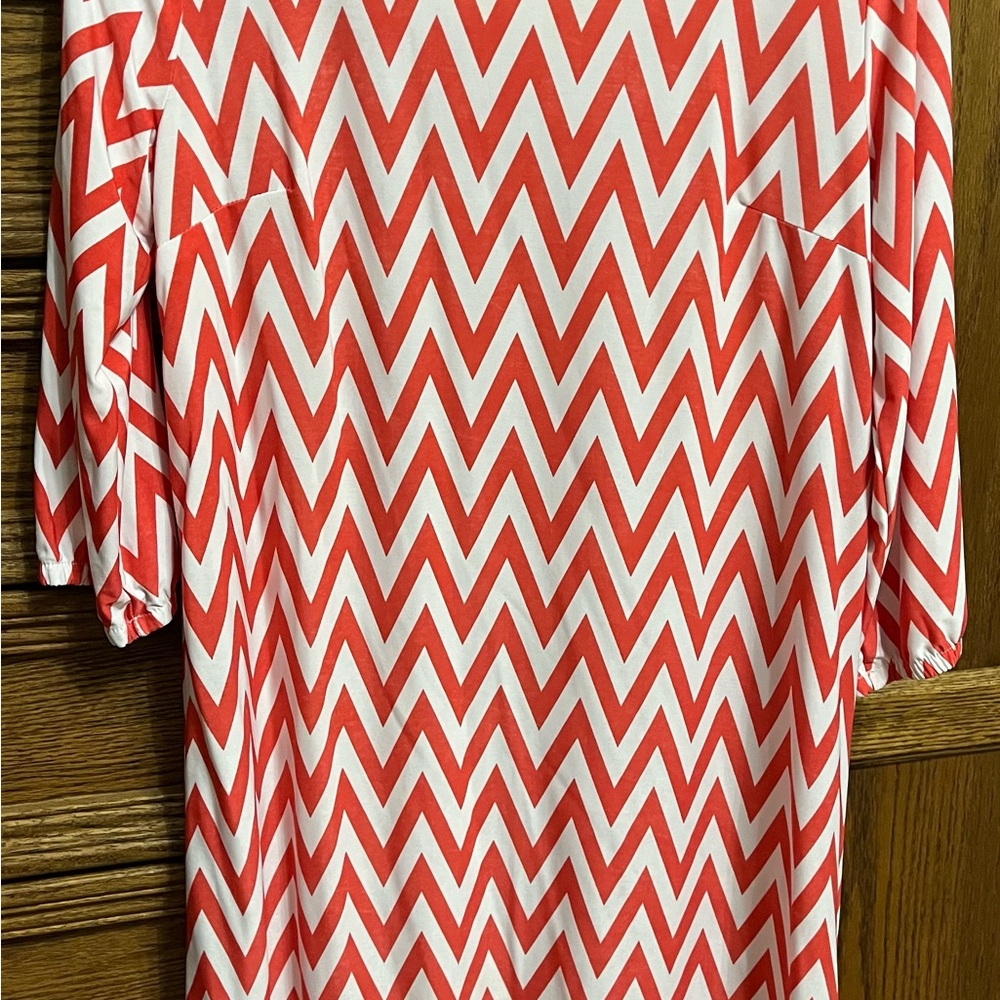 Red & white chevron striped dress, no size but fits like a large, super cute